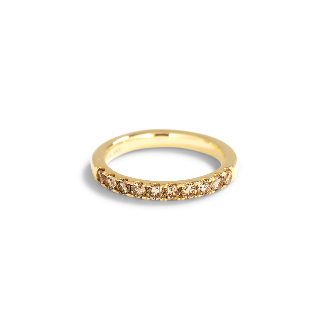 Alliancering i v-split med 10x 0,05 ct. champagne