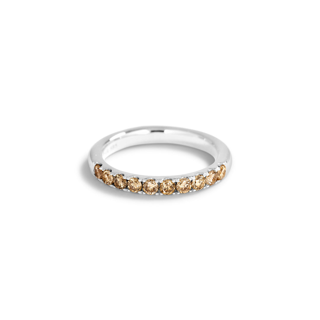 Alliancering i hvidguld i v-split med 10x 0,05 ct. champagne
