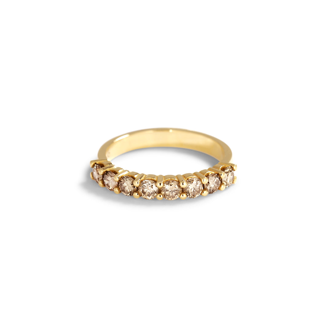 Alliancering i shared prongs med 8x 0,10 ct. champagne