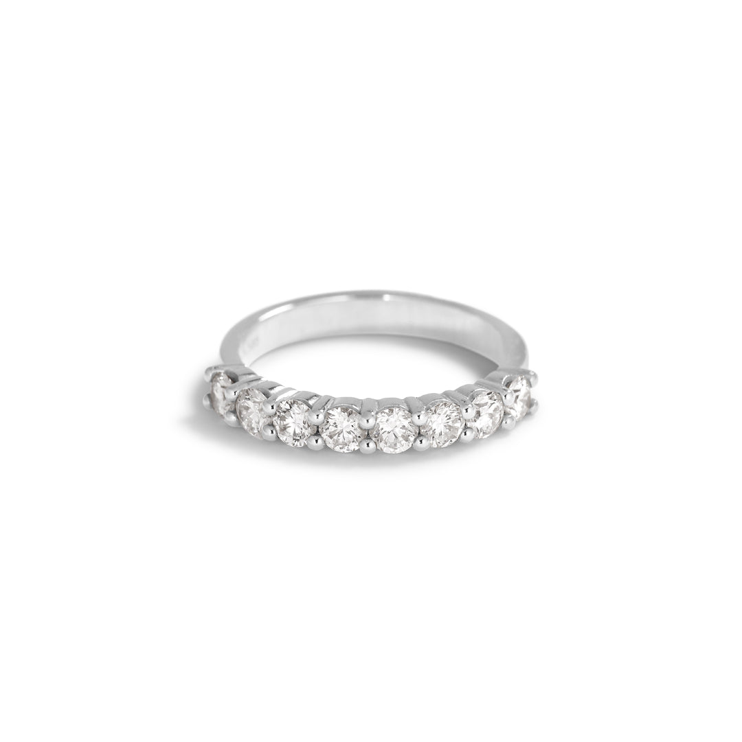 Alliancering i shared prongs i hvidguld med 8x 0,10 ct.