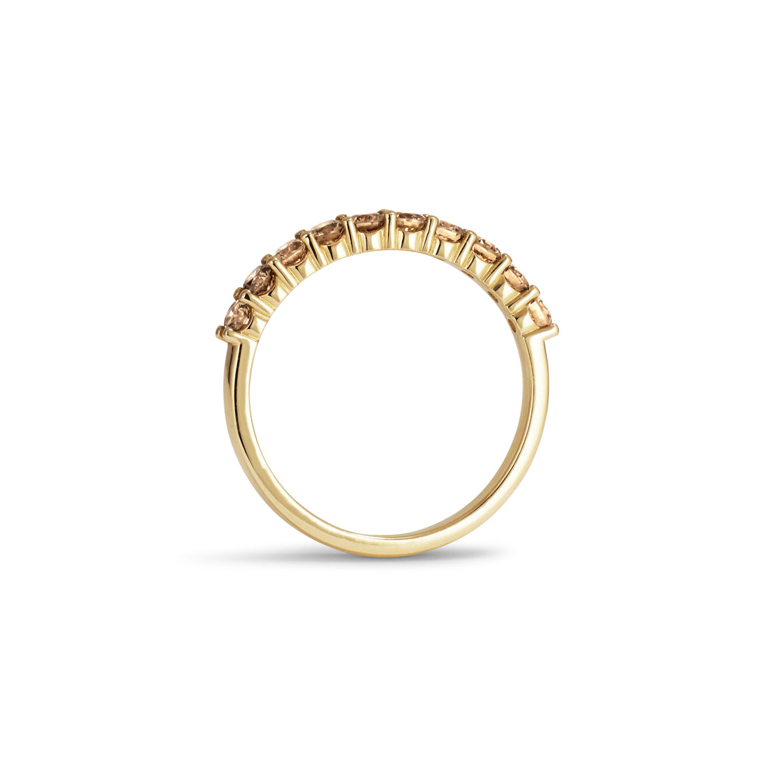 Alliancering i shared prongs med 10x 0,05 ct. champagne