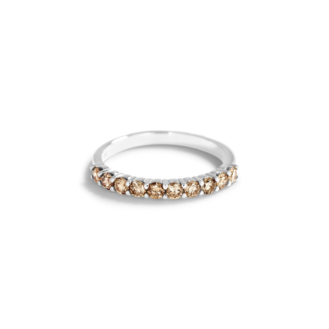 Alliancering i shared prongs i hvidguld med 10x 0,05 ct. champagne