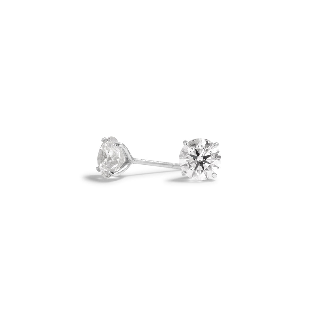 Solitaire ørestikker i hvidguld med 2x 1,00 ct.