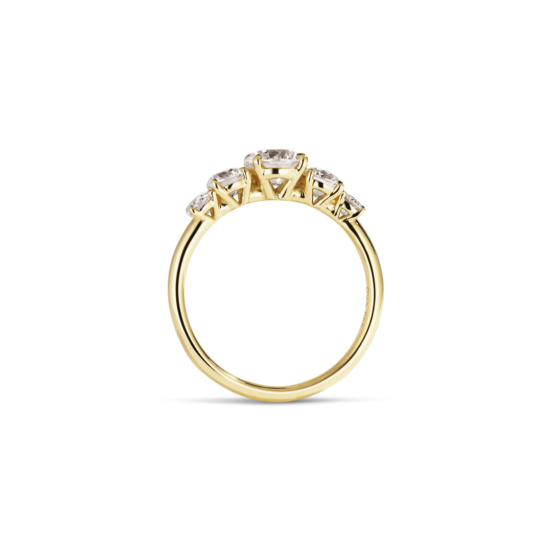 Graduerende 5-stens ring - i alt 1,31 ct.