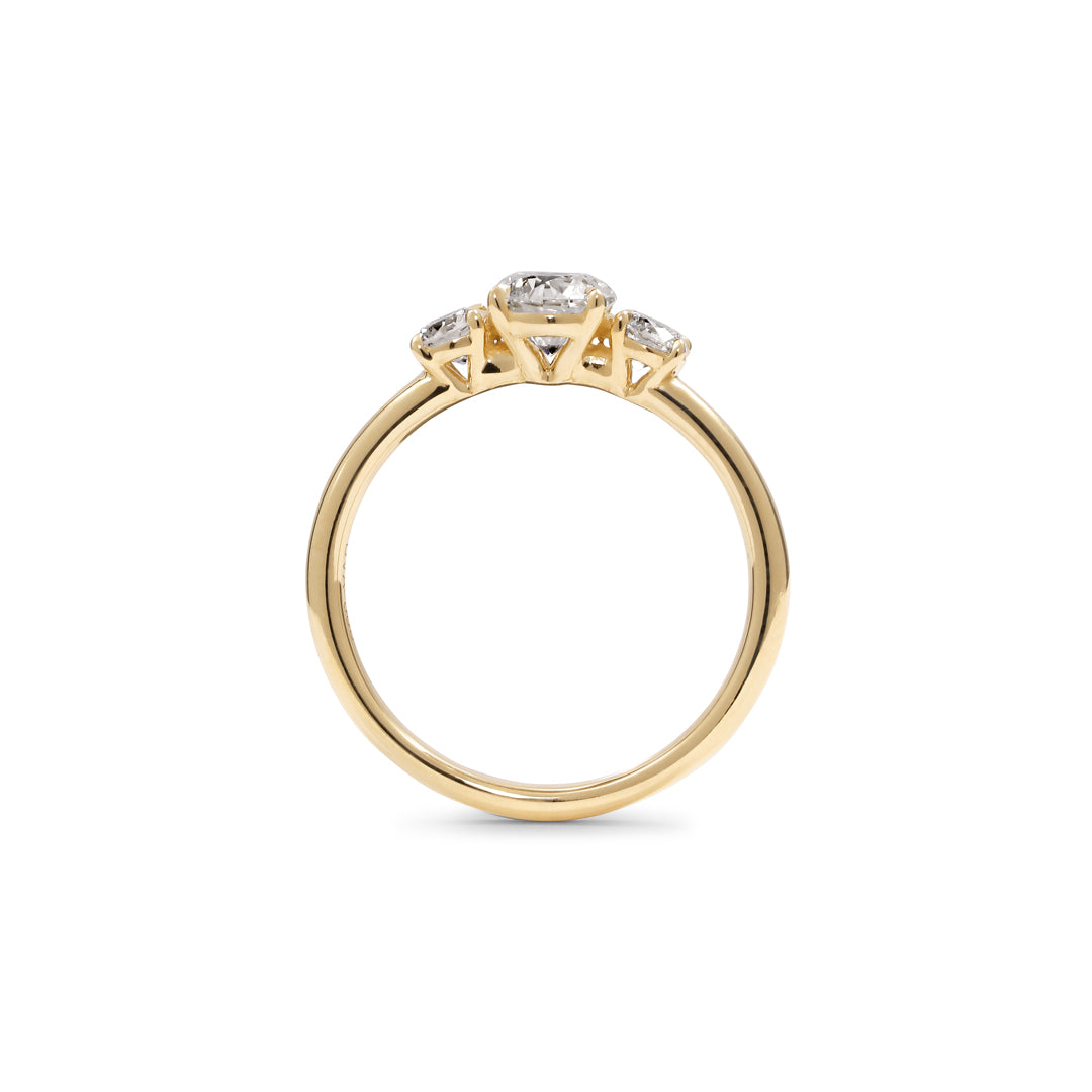 3-stens ring med 0,15-0,60-0,15 ct.