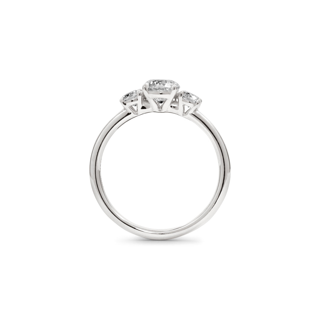3-stens ring i hvidguld med 0,15-0,60-0,15 ct.