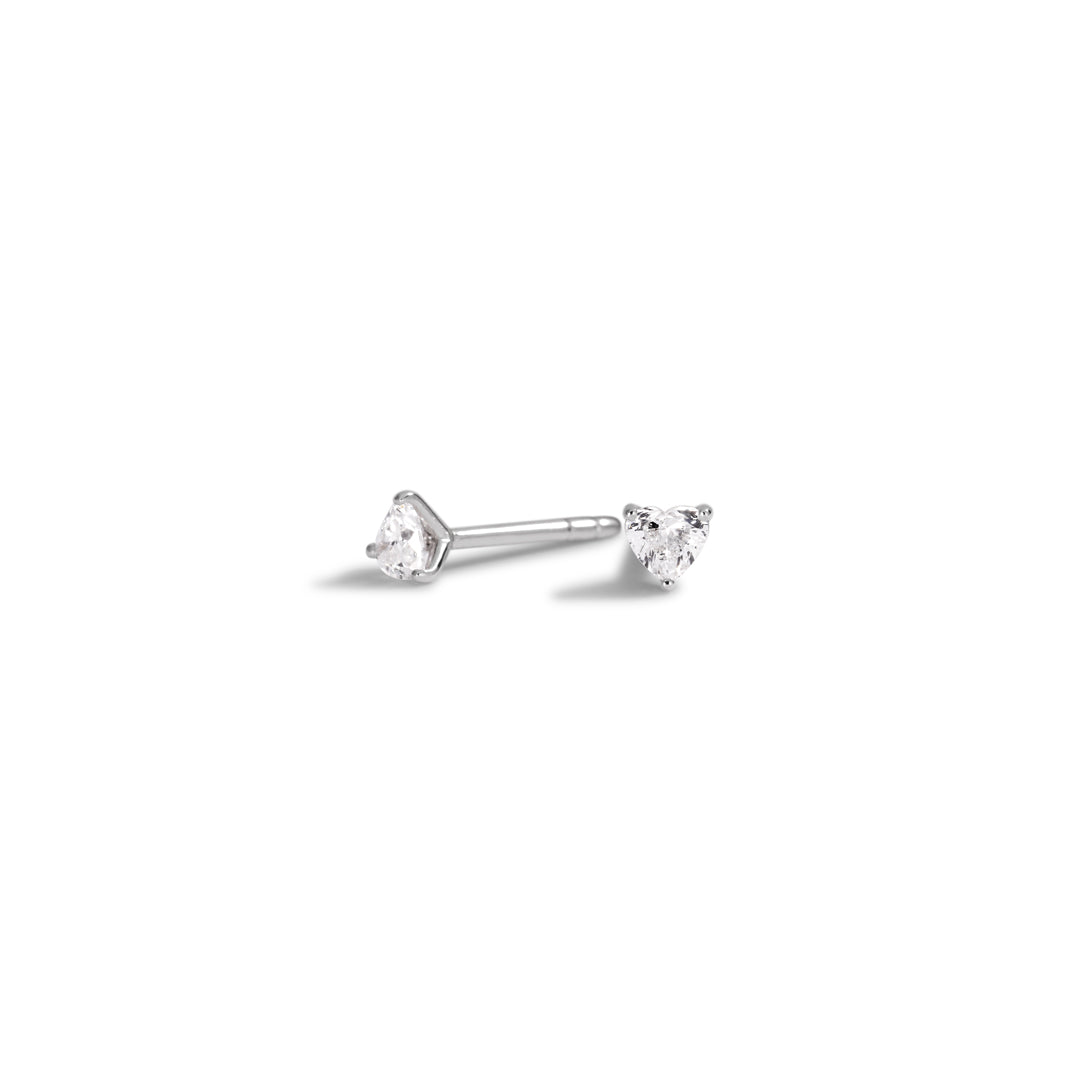Hjerte solitaire ørestikker i hvidguld med 2x 0,15 ct.