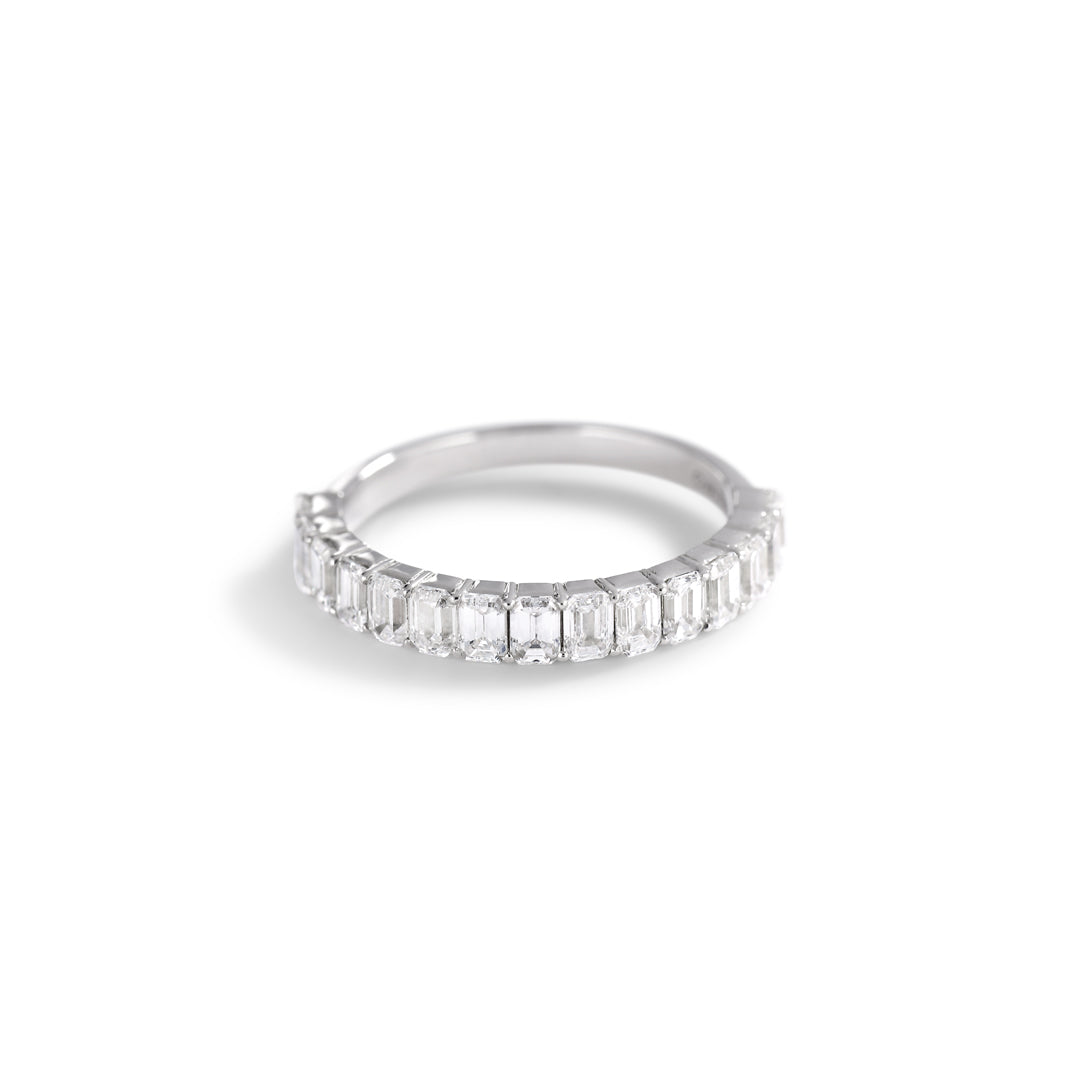 Alliancering i hvidguld med 15x 0,10 ct. emerald cut