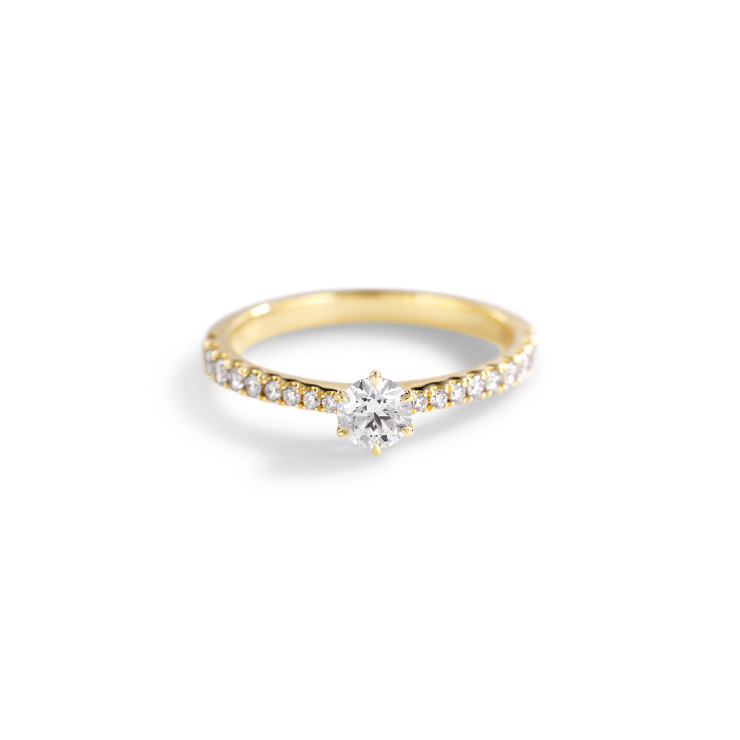 Solitairering med sidesten 0,30 ct.