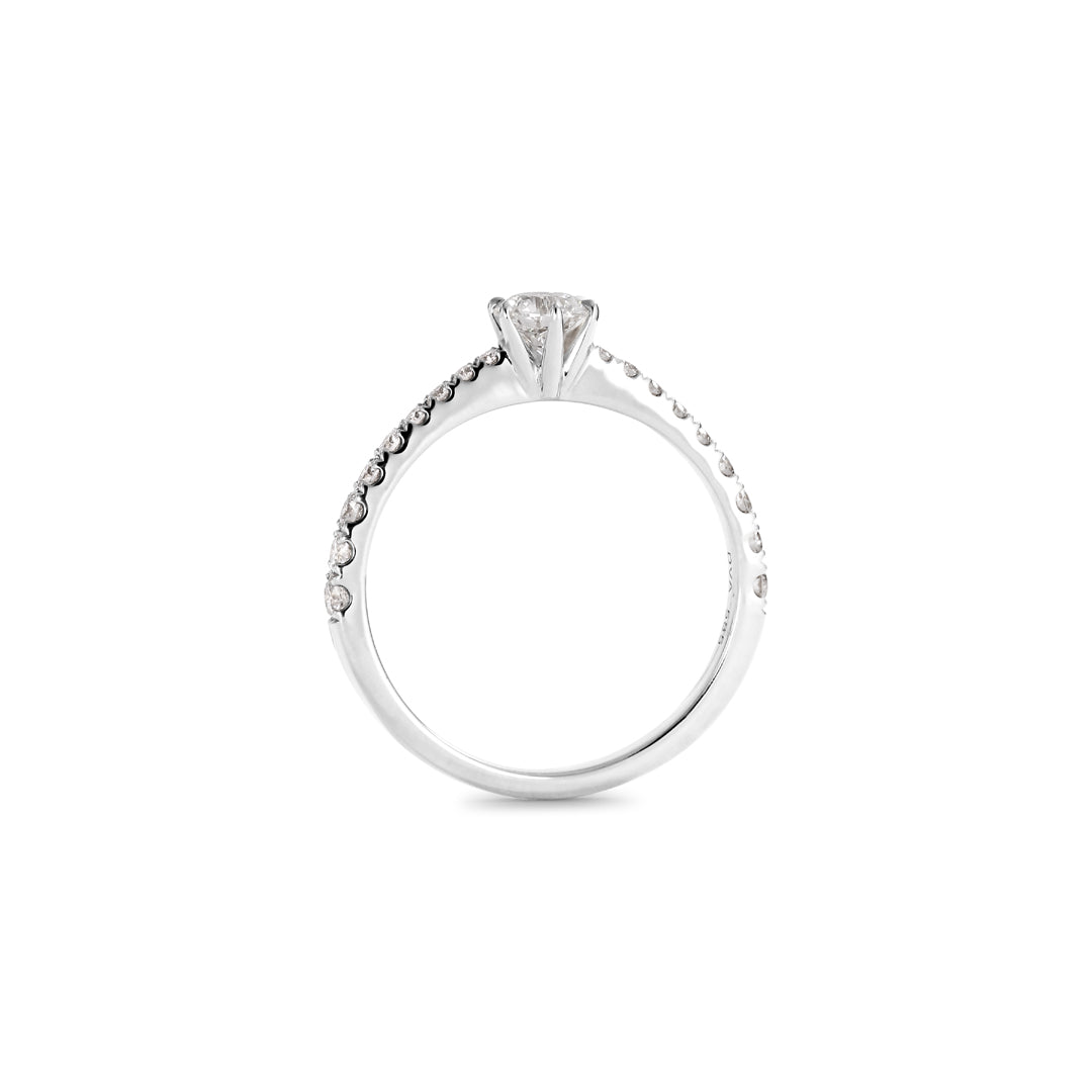 Solitairering med sidesten i hvidguld med 0,30 ct.