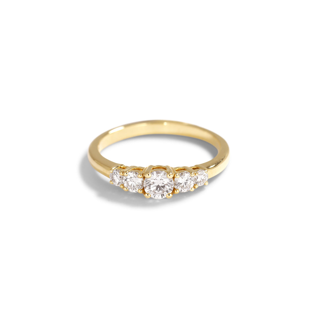 Graduerende 5-stens ring - i alt 0,55 ct.