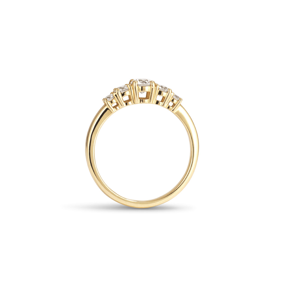 Graduerende 5-stens ring - i alt 0,55 ct.