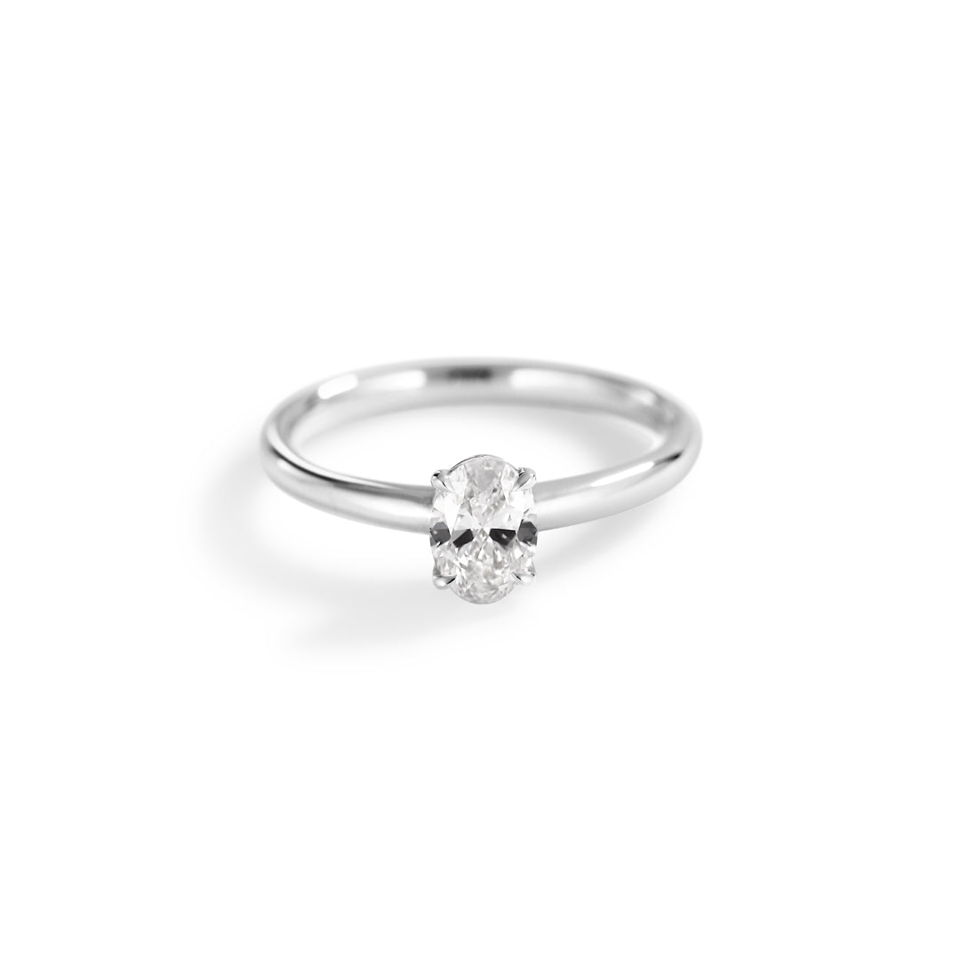 Solitairering i hvidguld med 0,55 ct. oval diamant