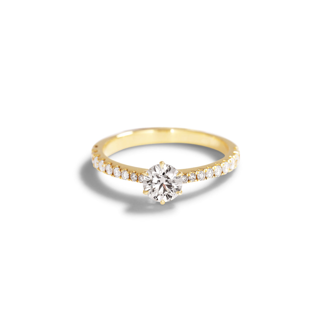 Solitairering med sidesten med 0,50 ct.