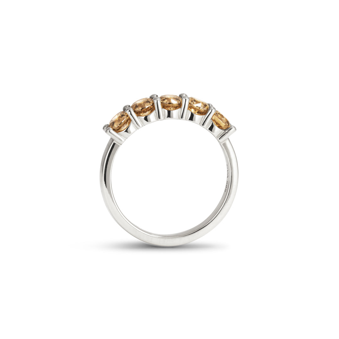 5-stens ring i hvidguld med 5x 0,25 ct. champagne
