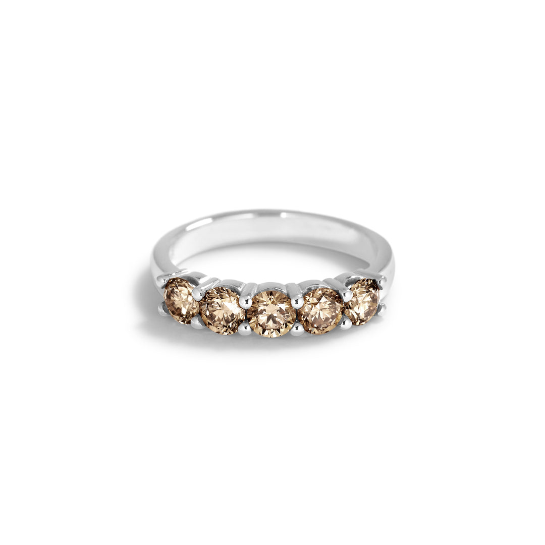 5-stens ring i hvidguld med 5x 0,25 ct. champagne