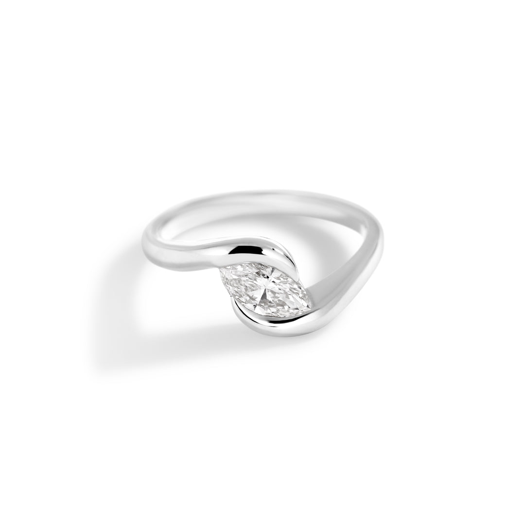 Solitairering i hvidguld med 0,60 ct. marquissleben diamant