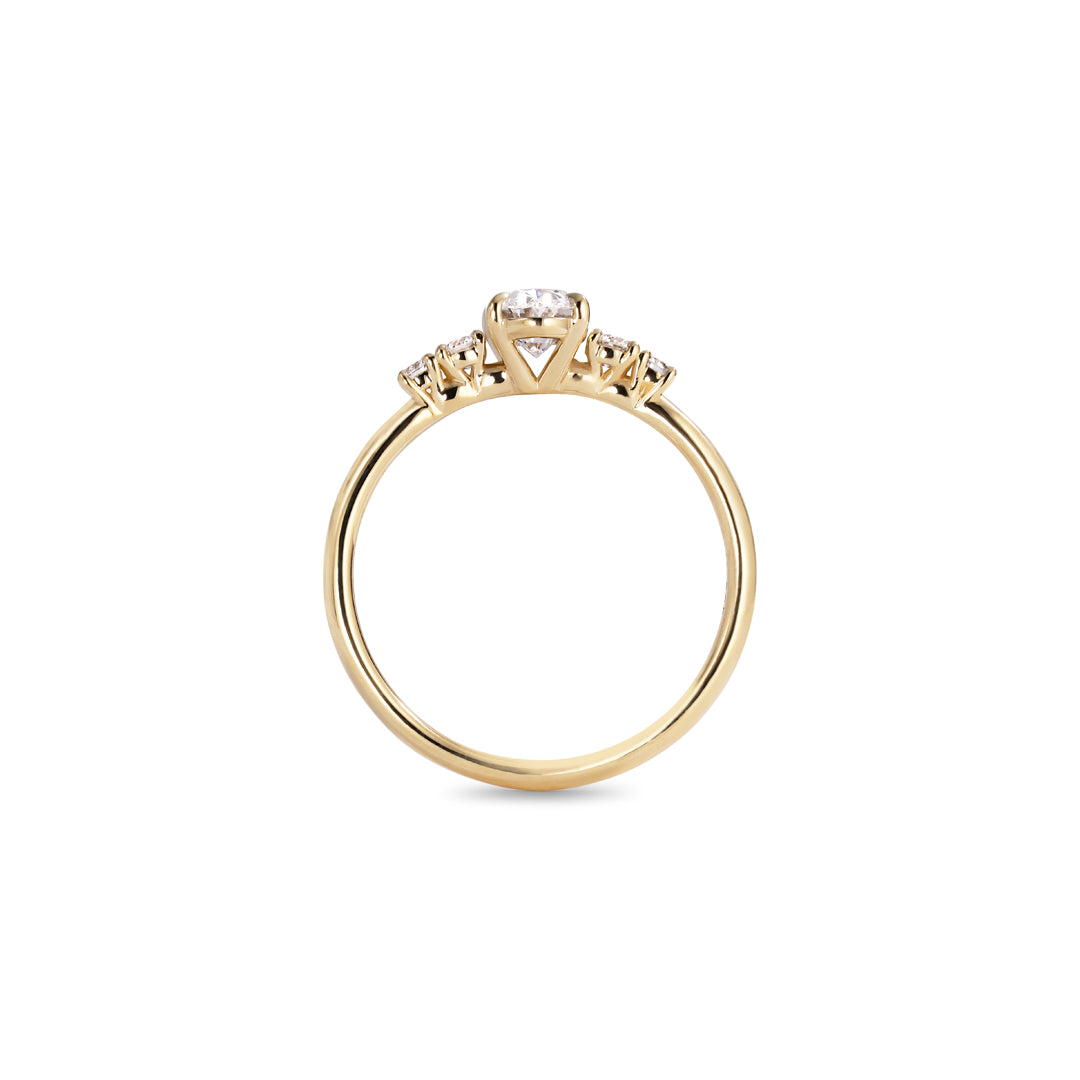 Solitairering med sidesten 0,60 ct. oval