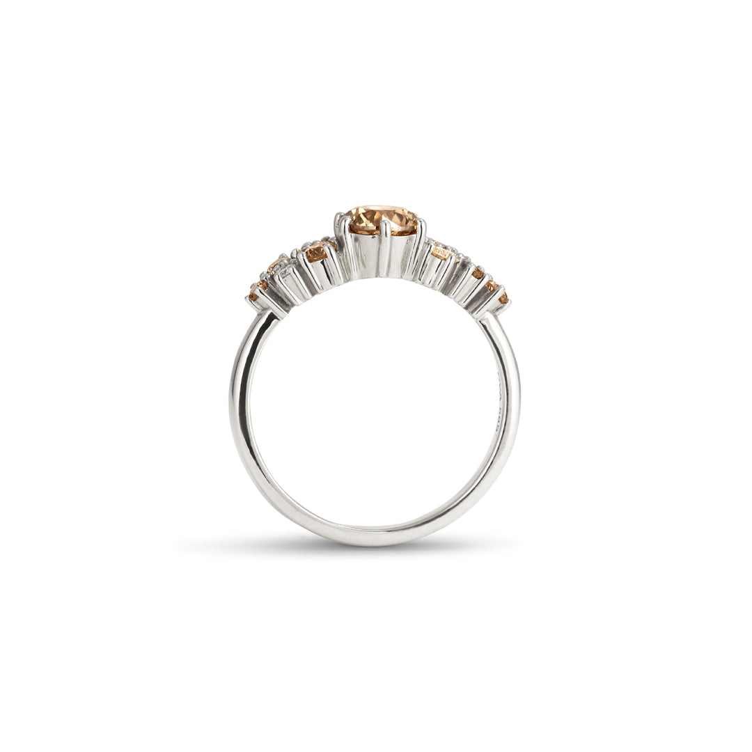 Sprinkled Stars ring i hvidguld med 0,60 ct. champagne