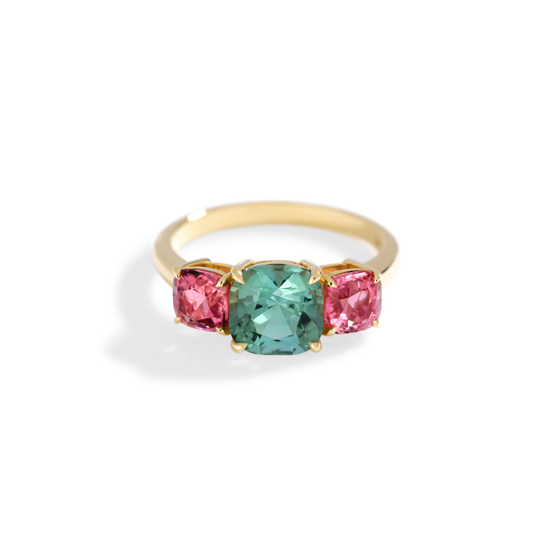 3-stens ring med 0,66-1,93-0,66 ct. tourmaliner