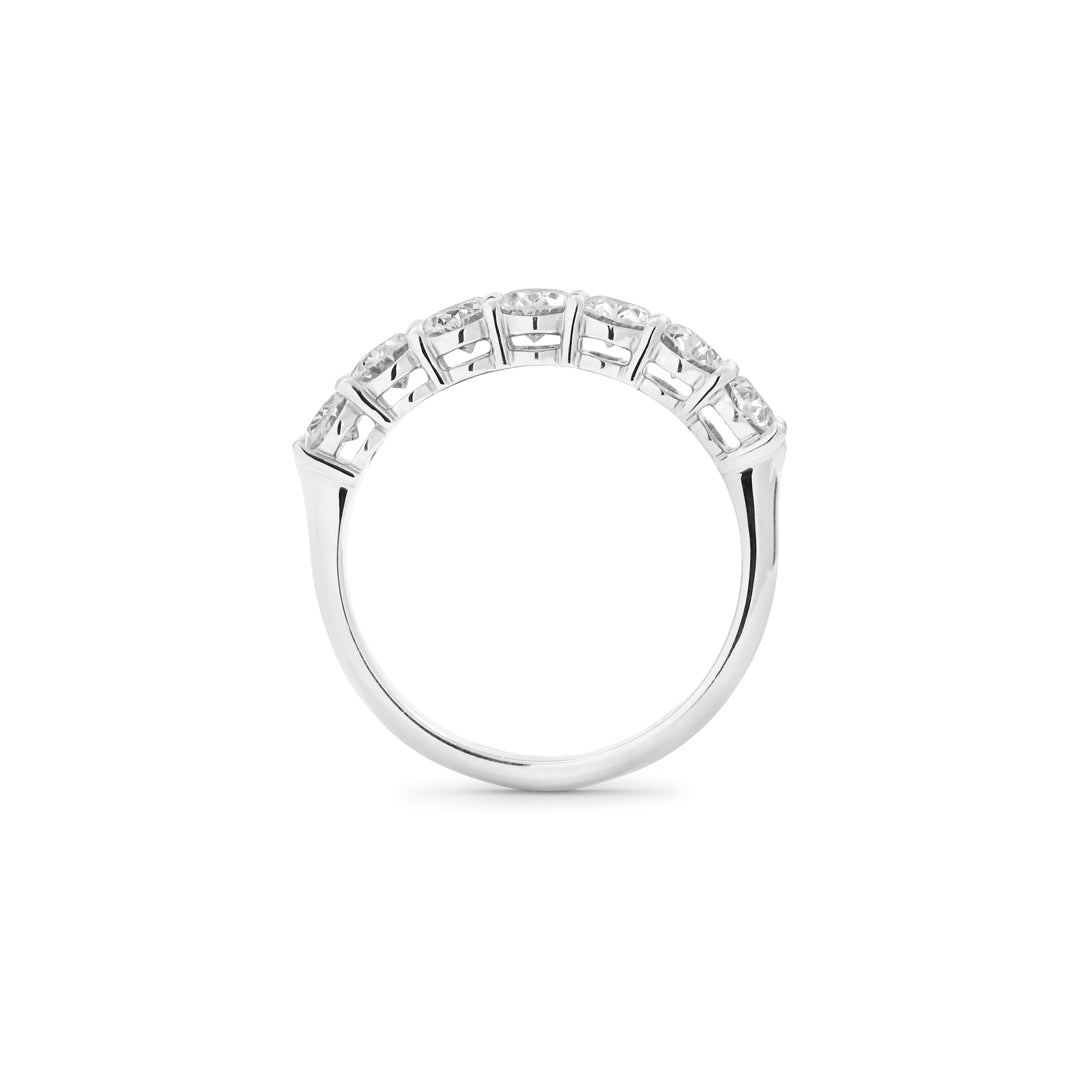 7-stens ring oval i hvidguld med 7x 0,20 ct.