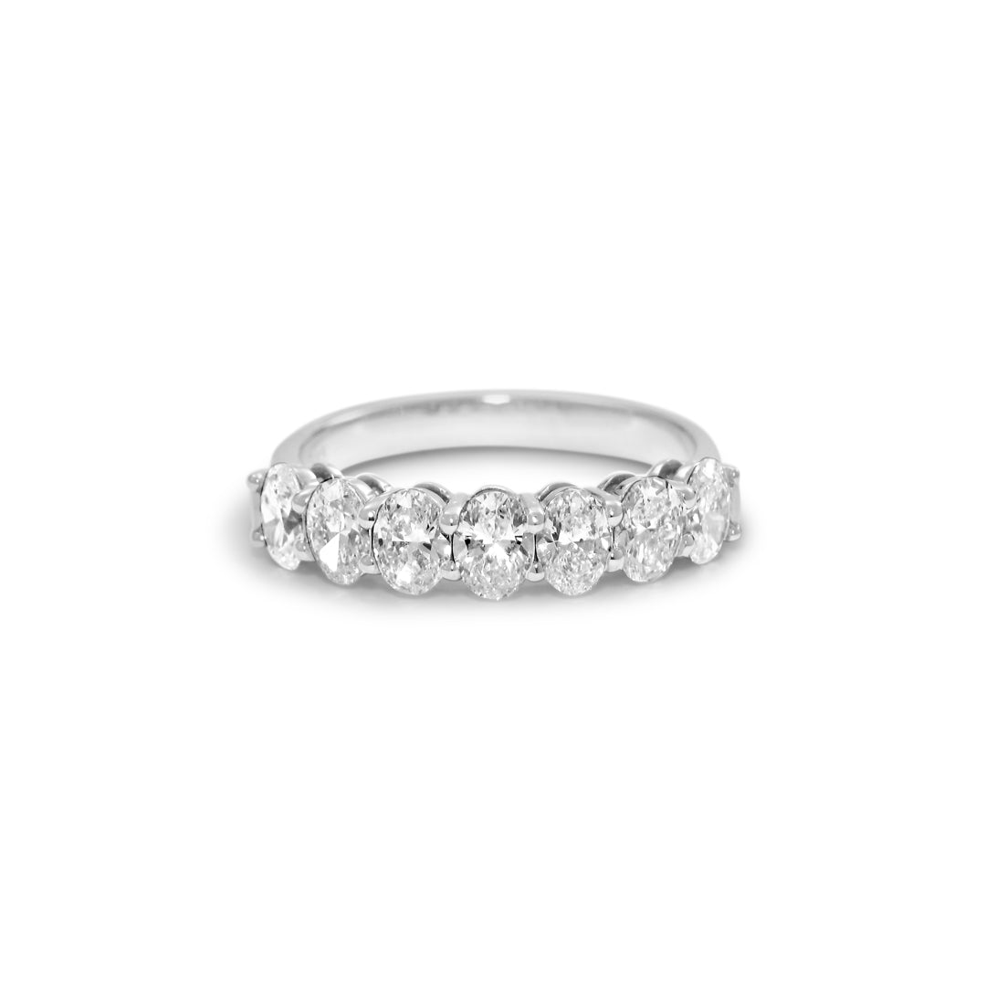 7-stens ring oval i hvidguld med 7x 0,20 ct.