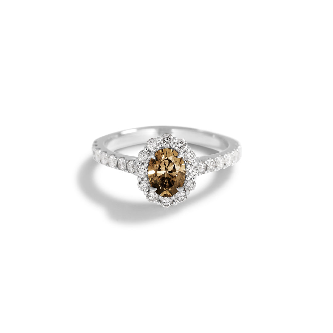 Flower haloring i hvidguld med 0,75 ct. oval champagne