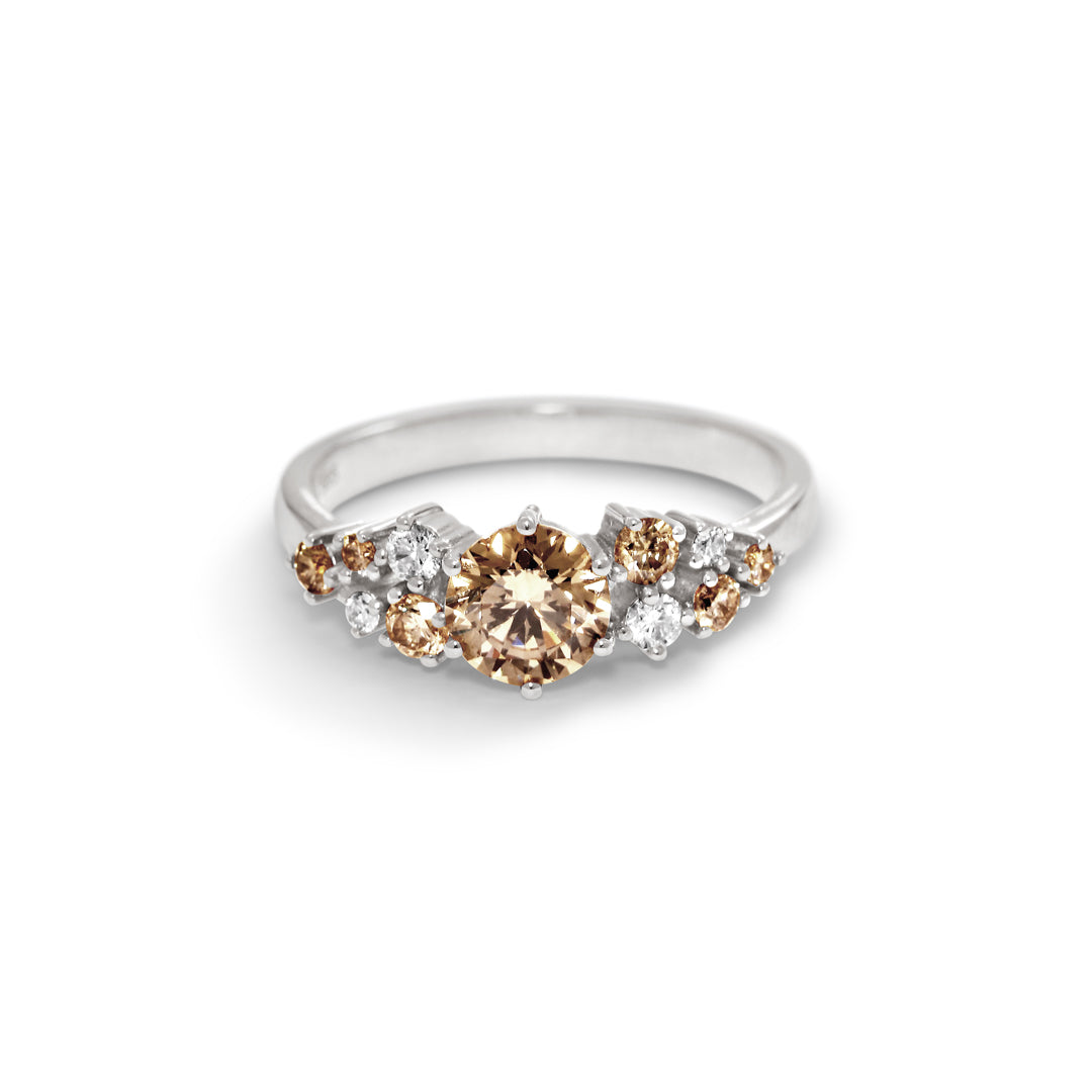 Sprinkled Stars i hvidguld med 0,80 ct. champagne