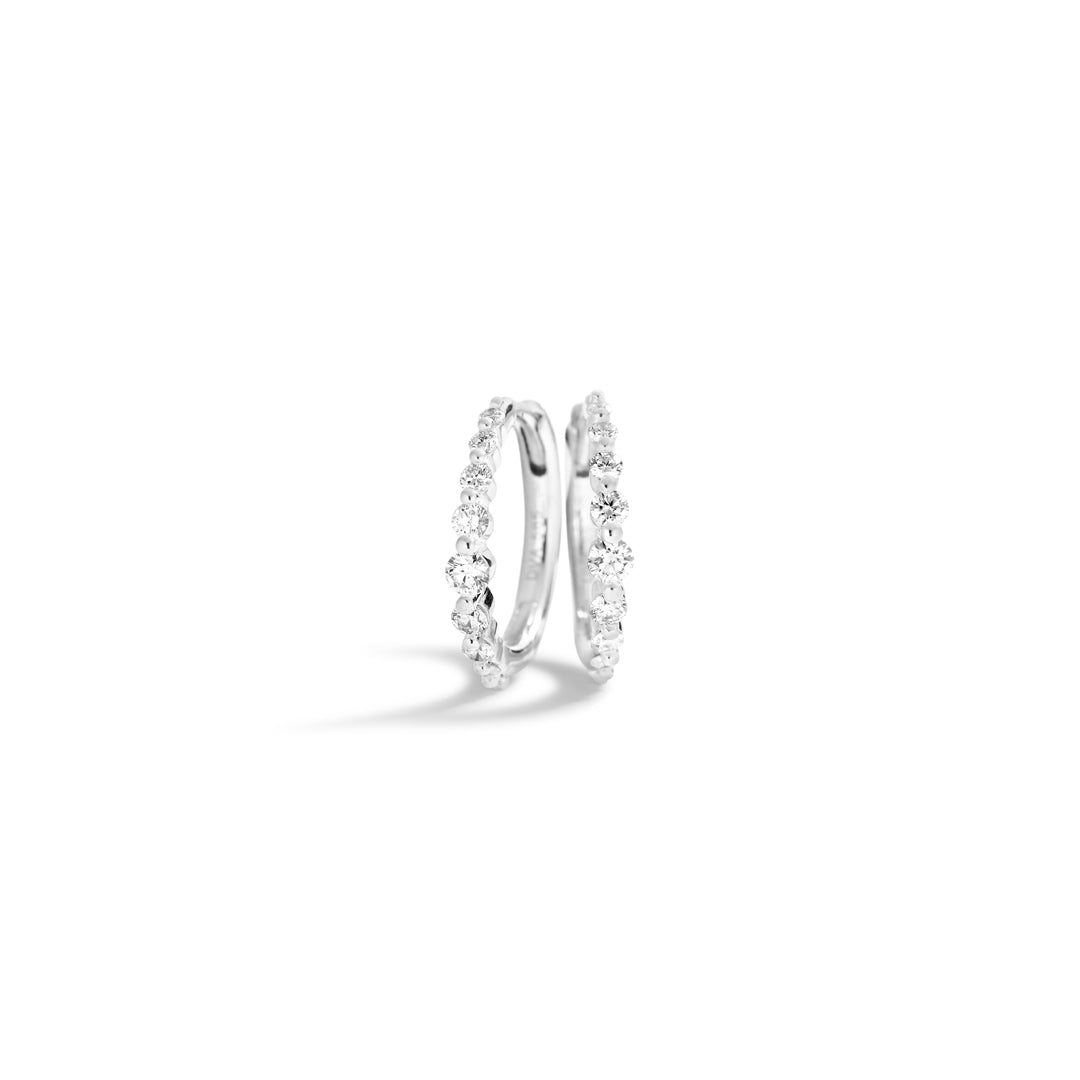 Hoops 11 mm i hvidguld med graduerende diamanter