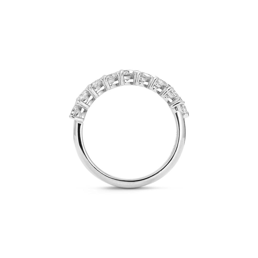 Alliancering i hvidguld med 9x 0,06 ct. hjerteslebne diamanter
