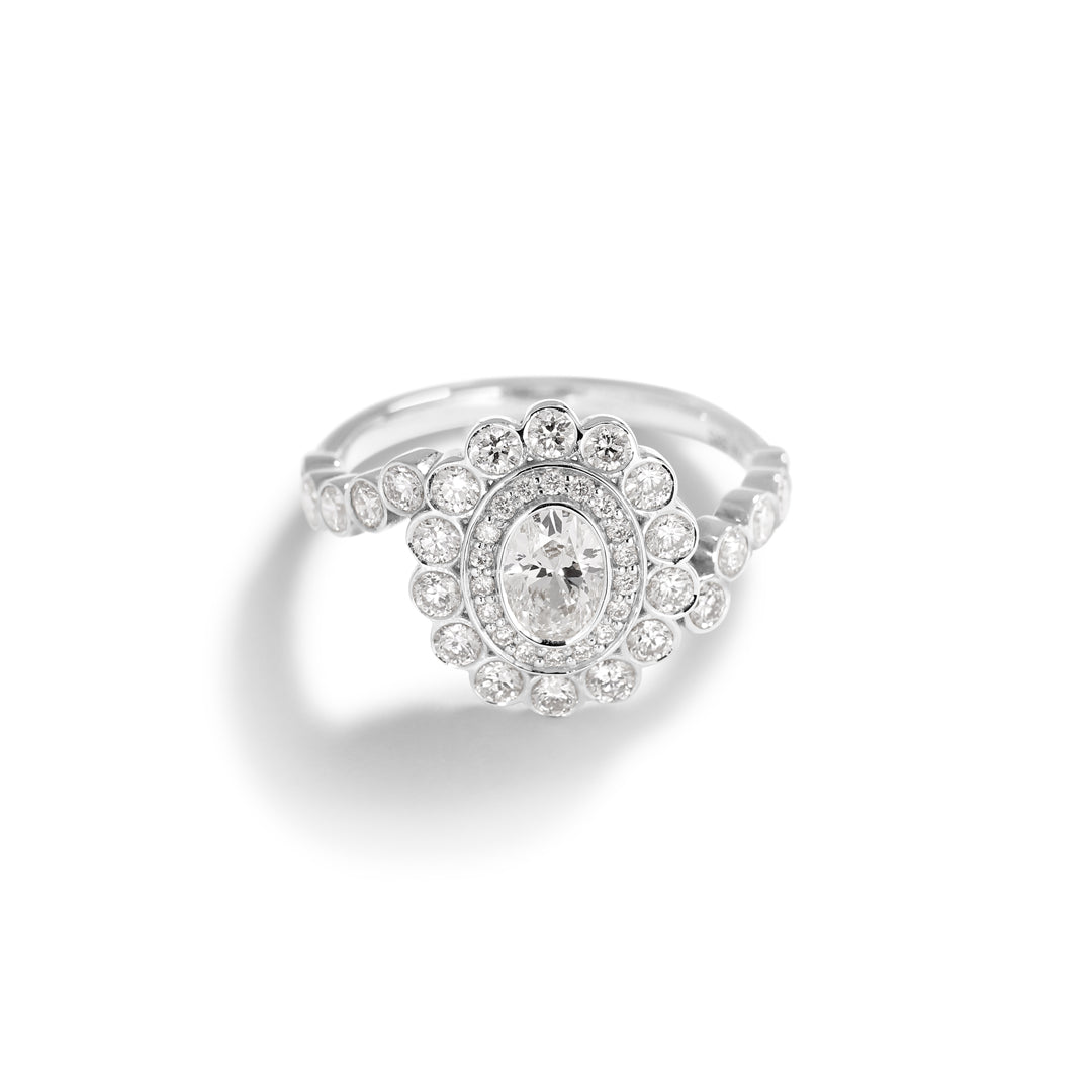 Bezel Double Oval Haloring i hvidguld med 0,40 ct.