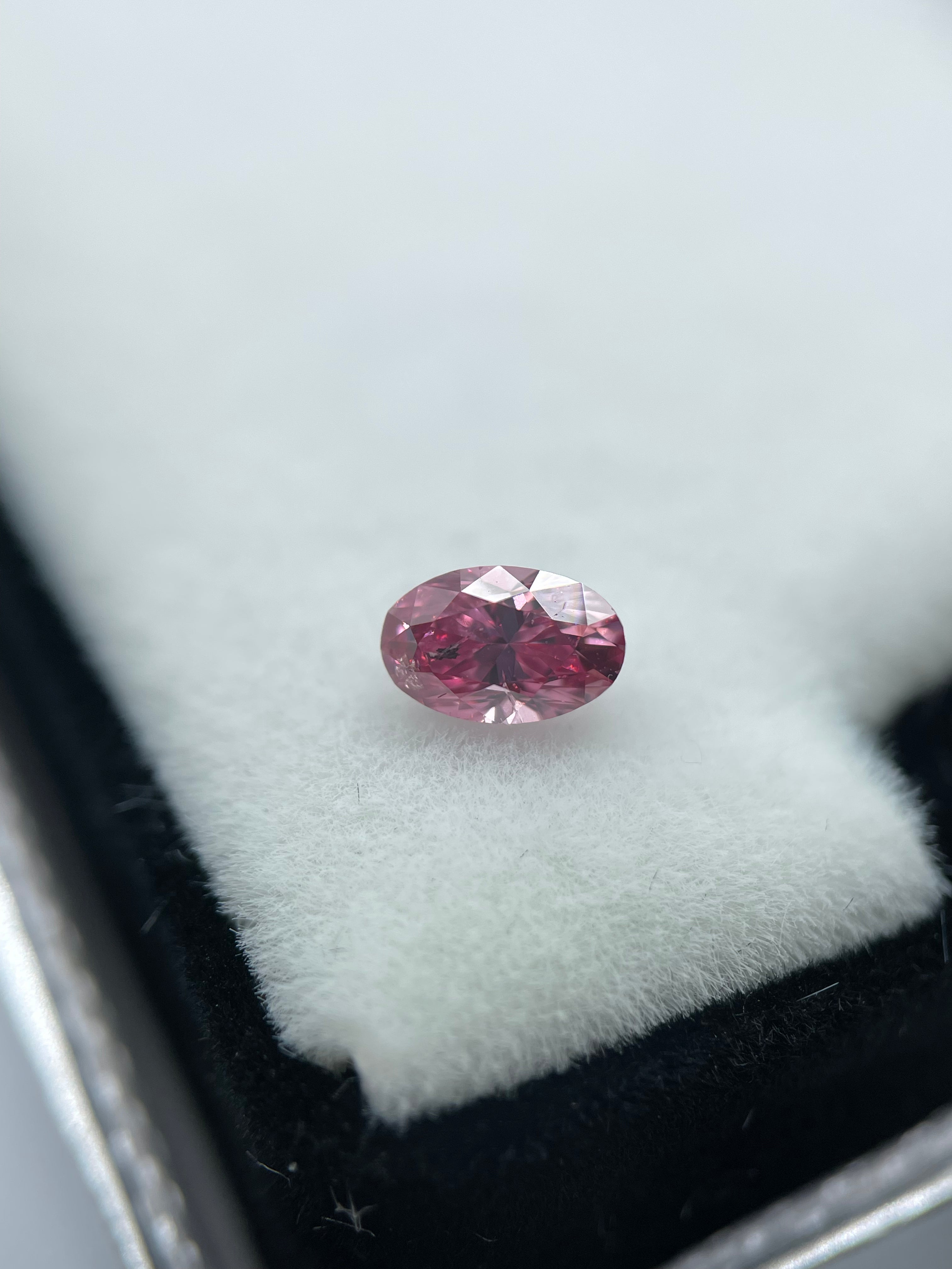 0,21 ct. Oval Vivid Purplish Pink