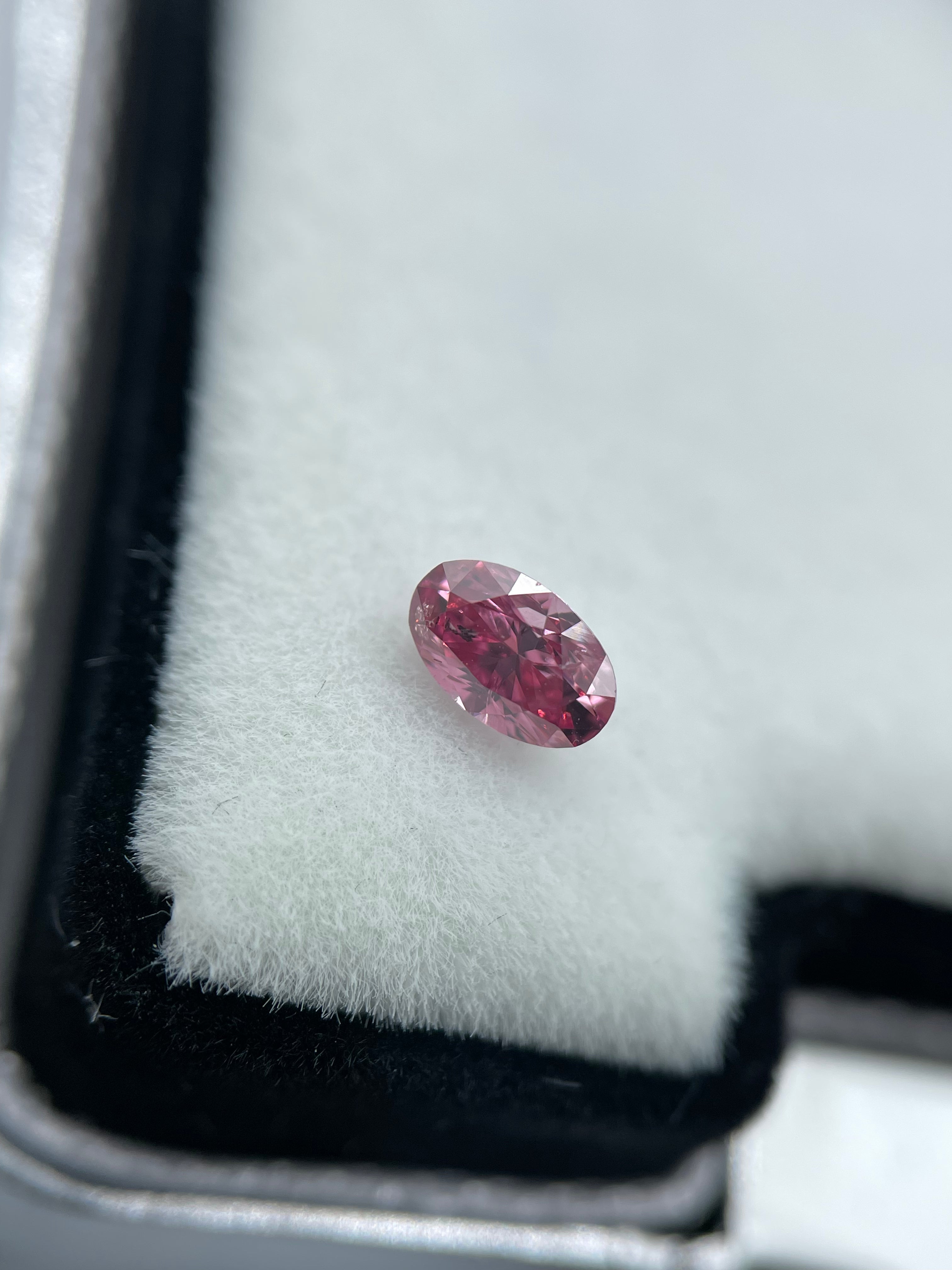 0,21 ct. Oval Vivid Purplish Pink