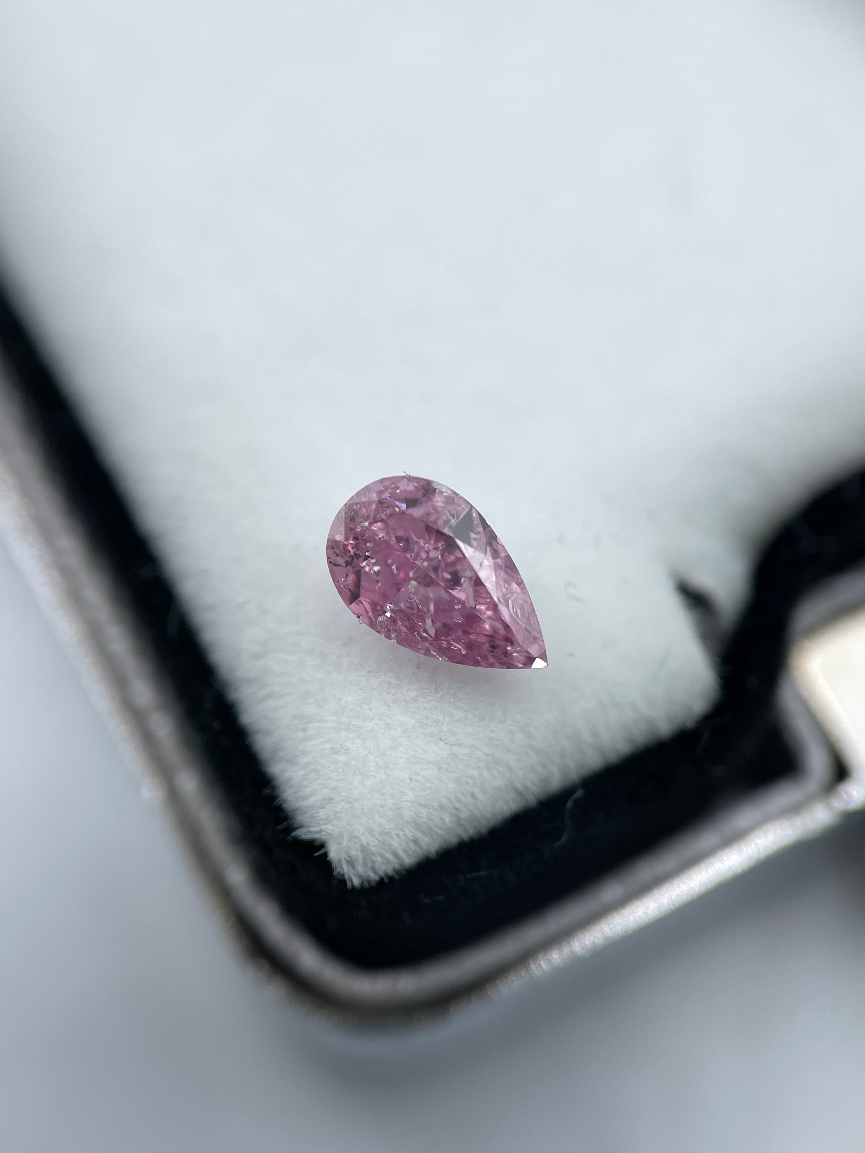 0,52 ct. Intense Purplish Pink