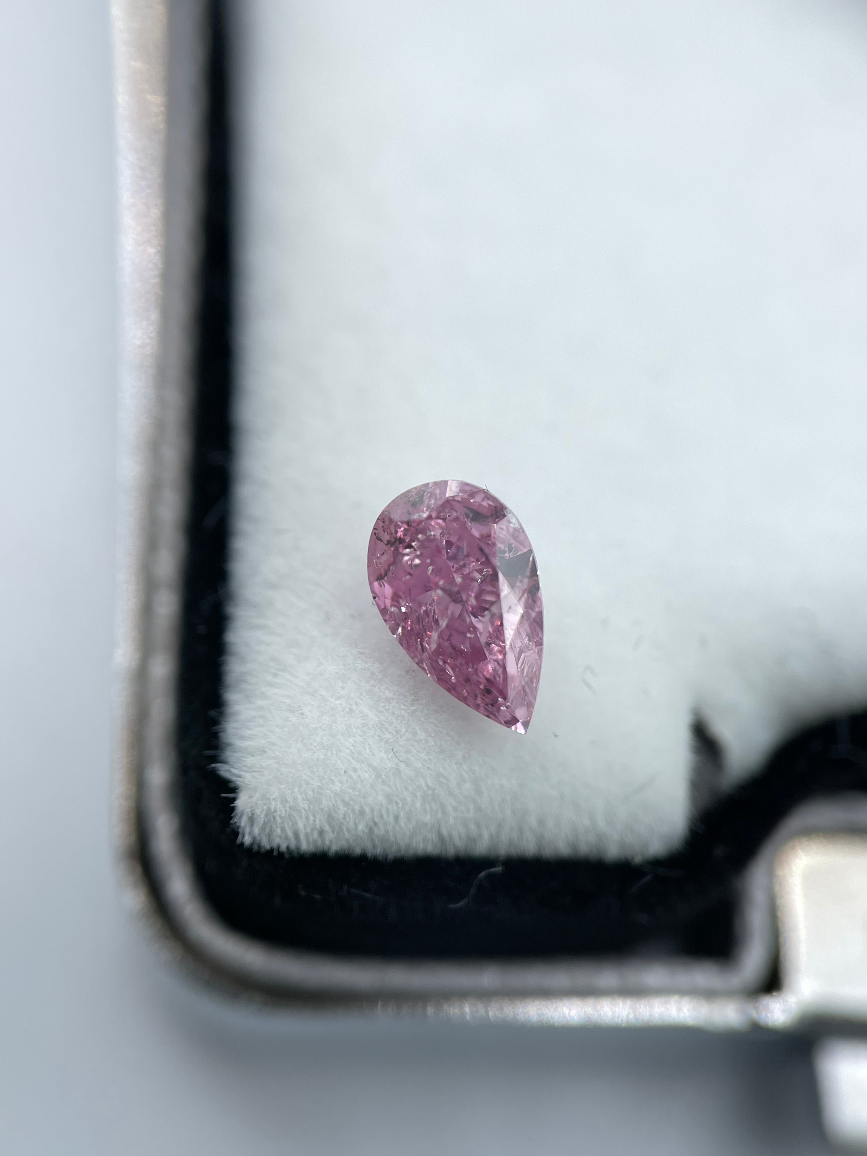 0,52 ct. Intense Purplish Pink