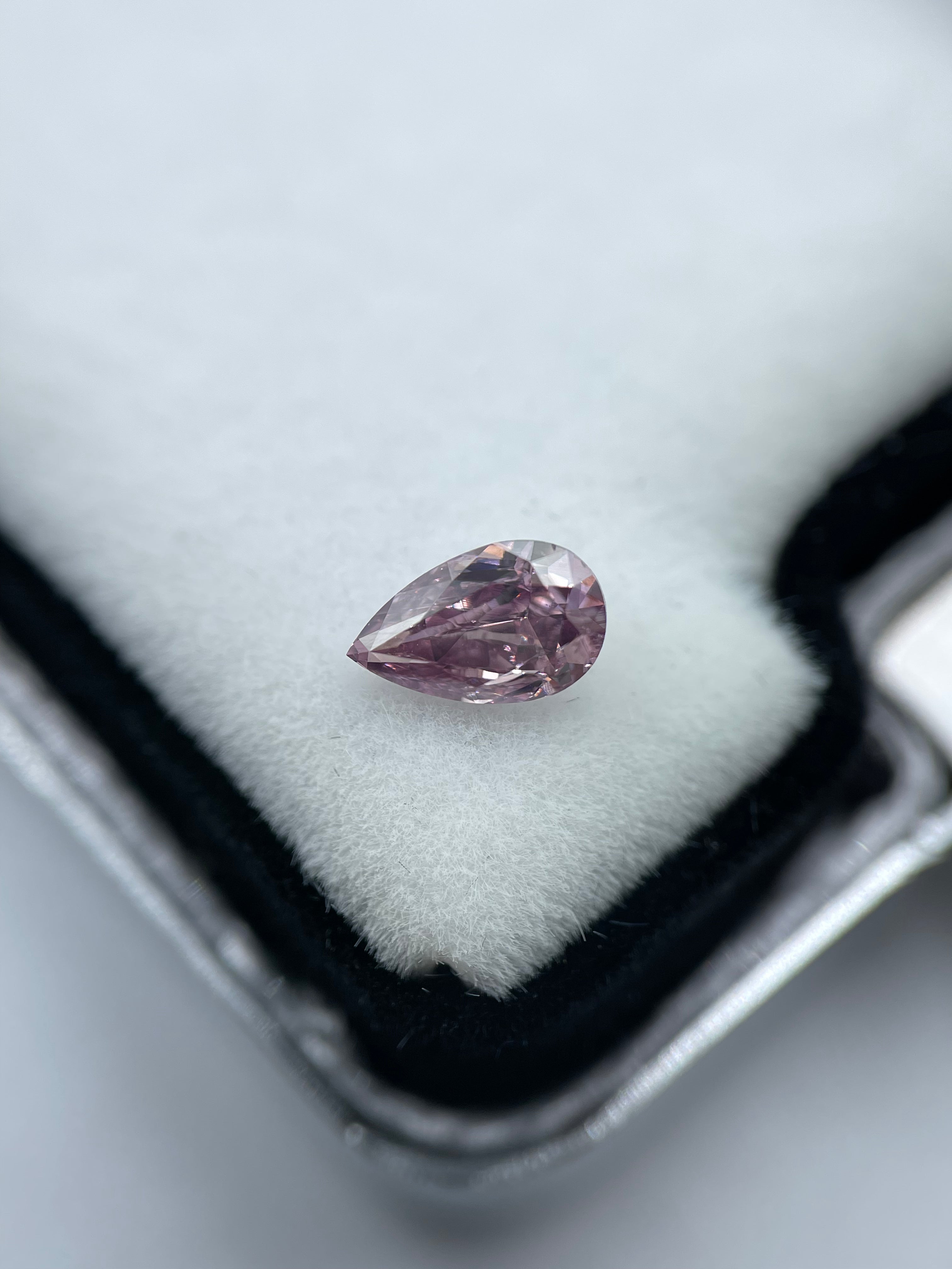 0,33 ct. Dråbe Deep Purplish Pink