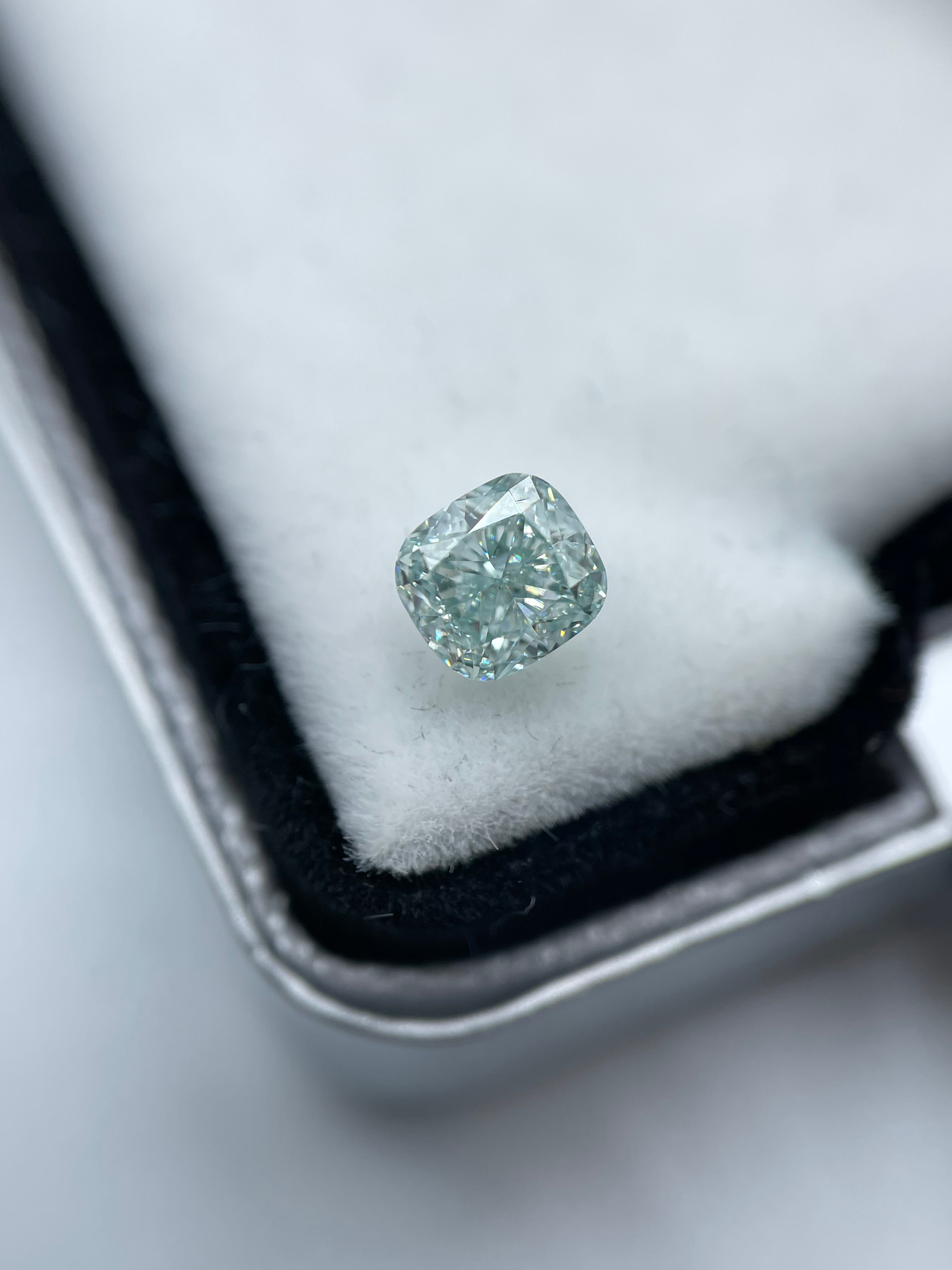 0,55 ct. Cushion Blue-Green