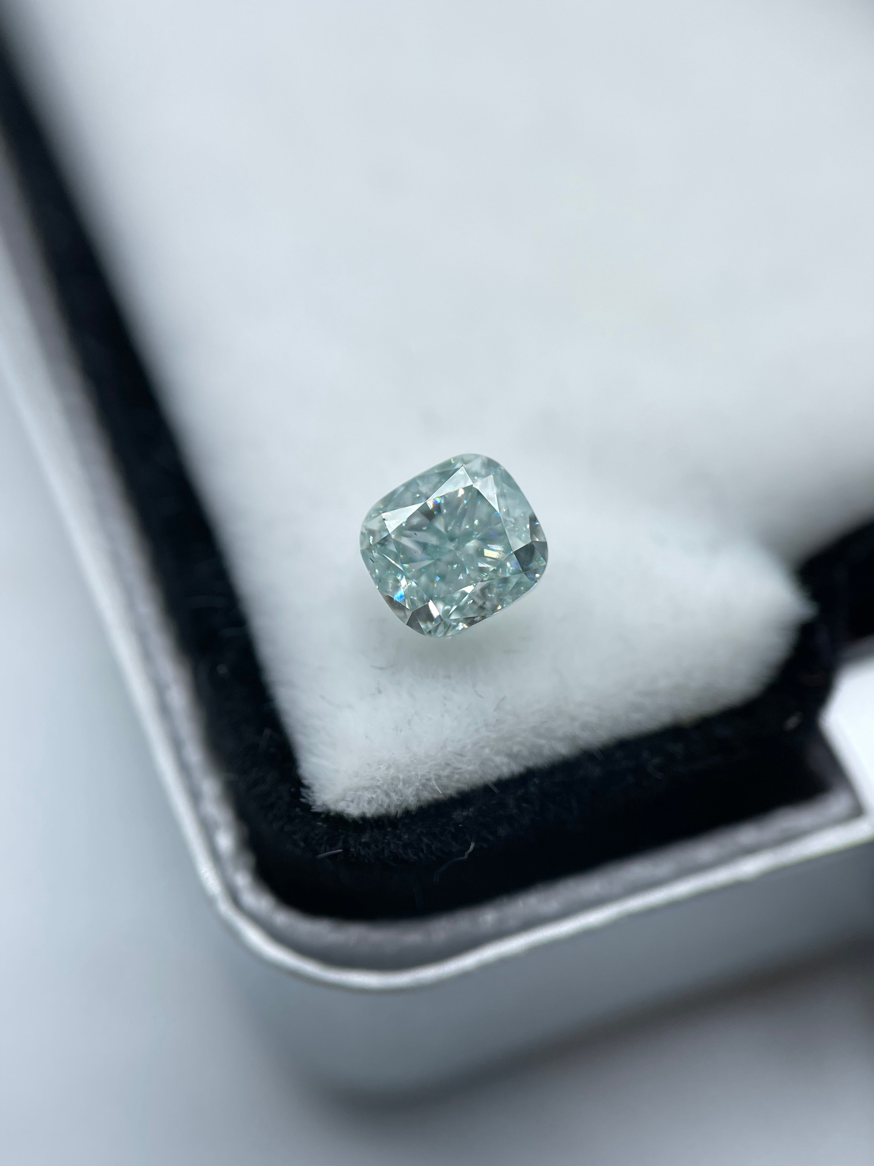 0,55 ct. Cushion Blue-Green