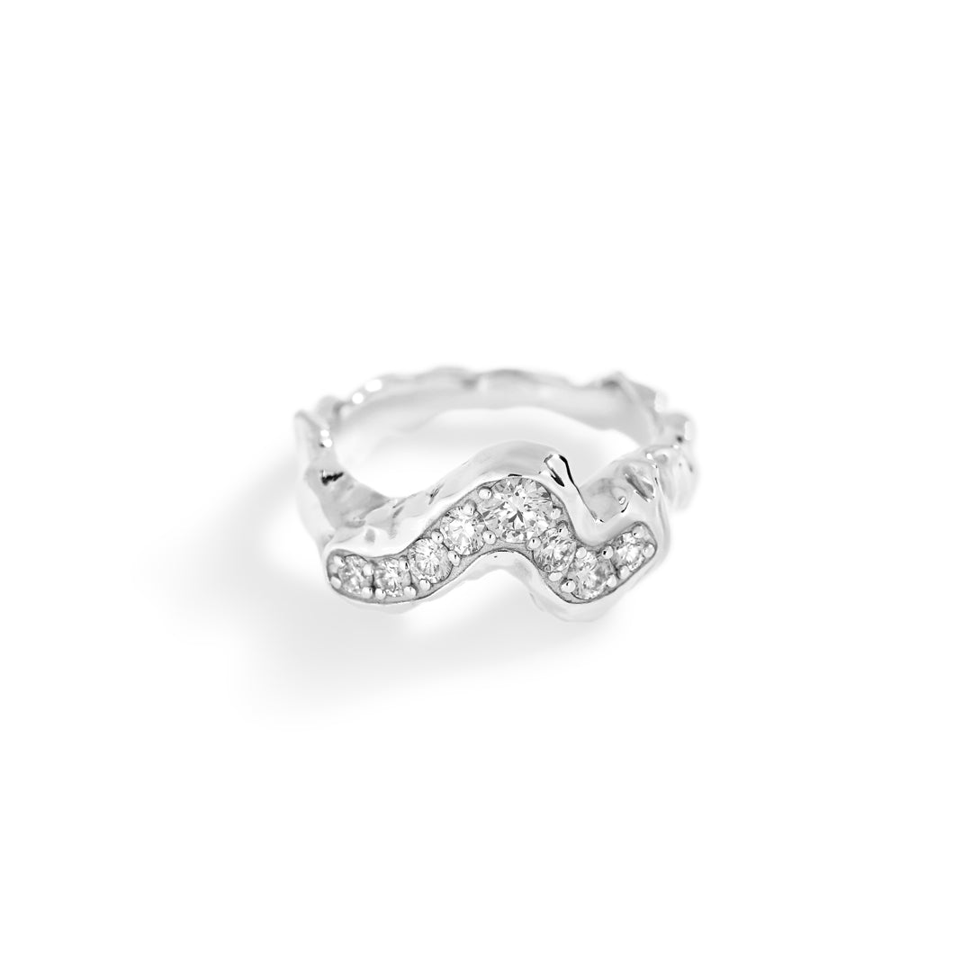Organic wave ring i hvidguld med 0,50 ct.