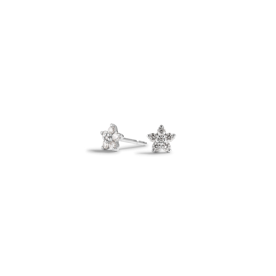 Starflower ørestikker i hvidguld - i alt 0,21 ct.