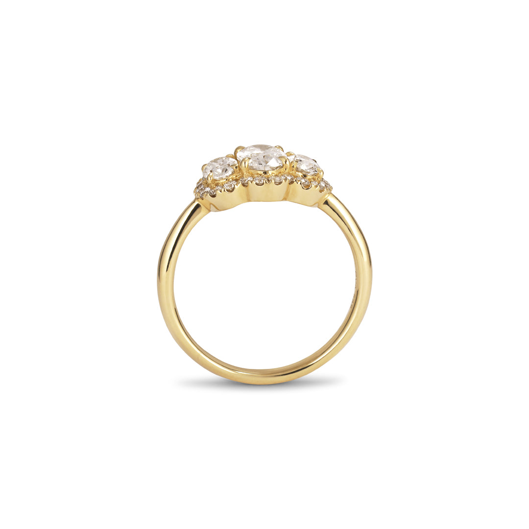 3-stens oval haloring med 0,20-0,50-0,20 ct.