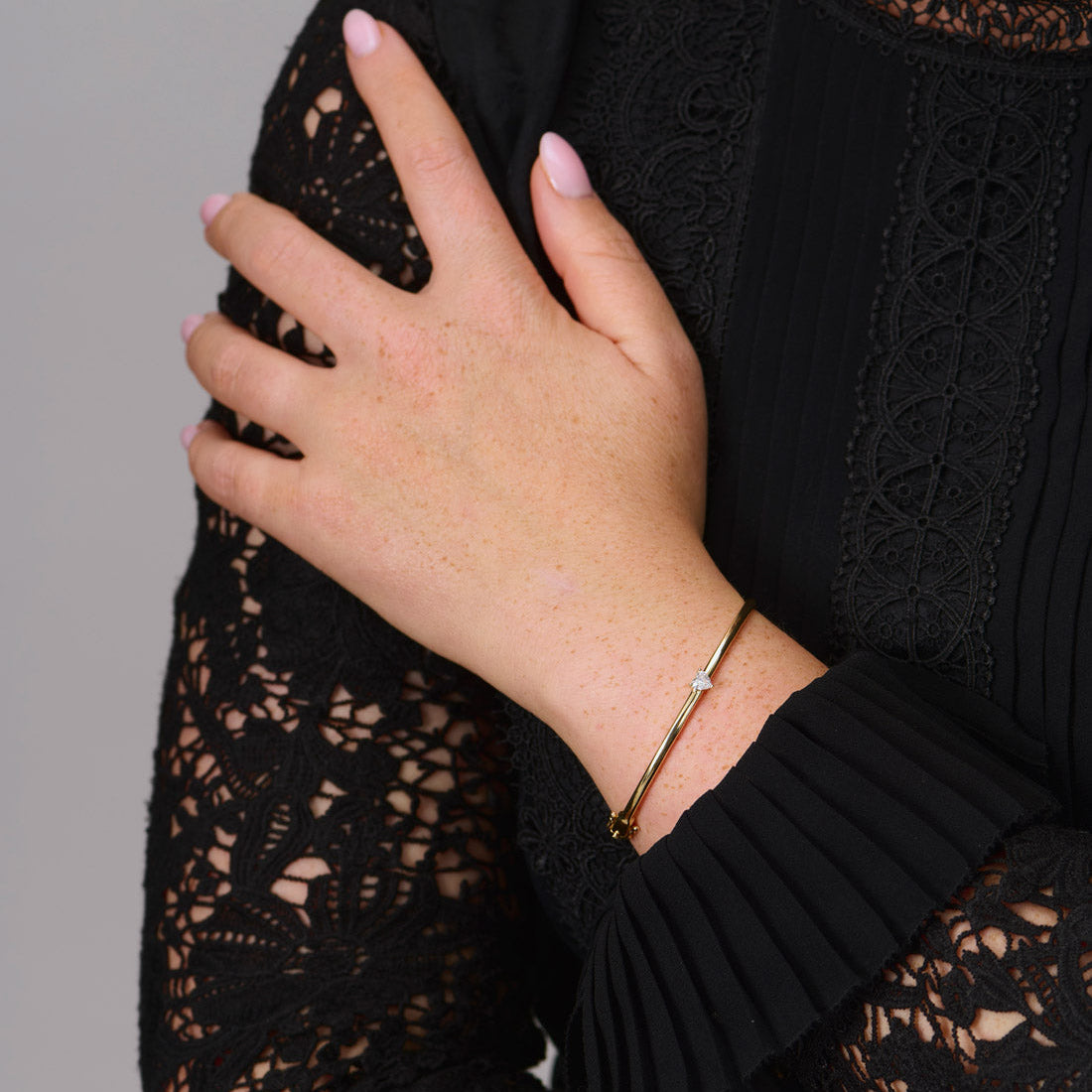 Hjerte diamant bangle i hvidguld med 0,28 ct.