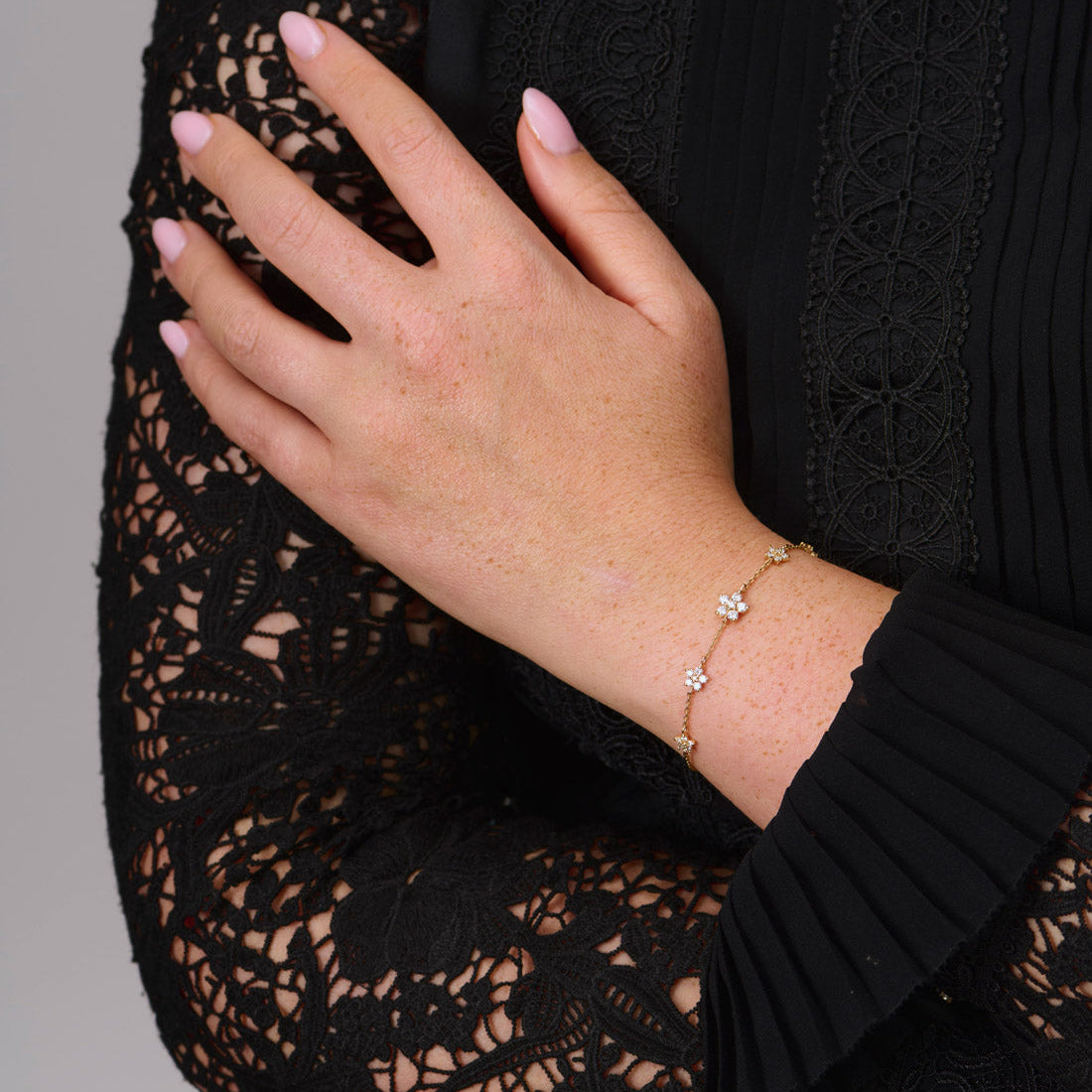 Starflower armbånd i hvidguld med 0,64 ct.